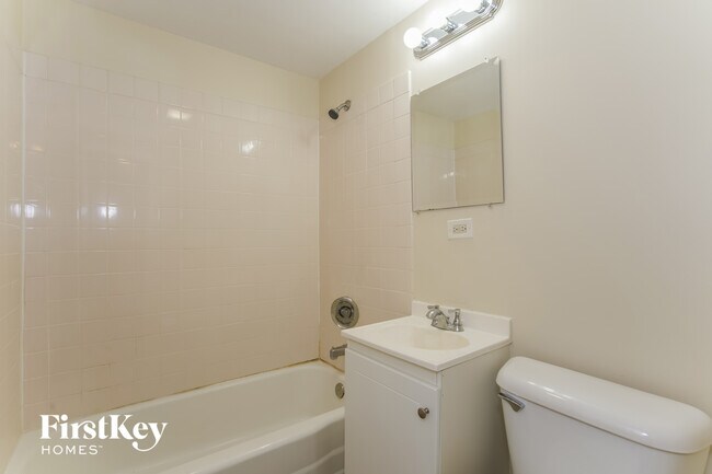 Building Photo - 728 Jackson Ave