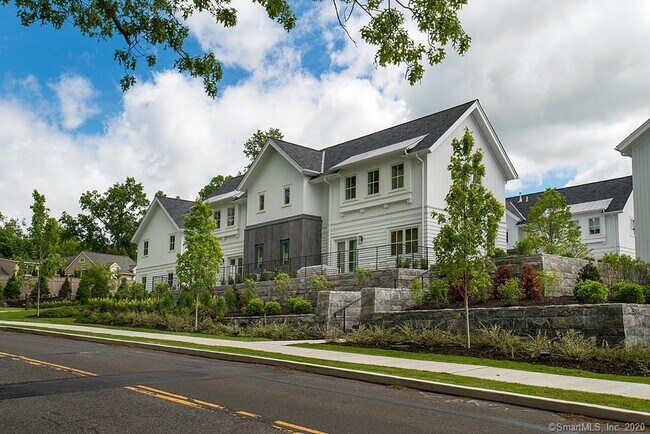 Building Photo - 4 Morningside Dr N