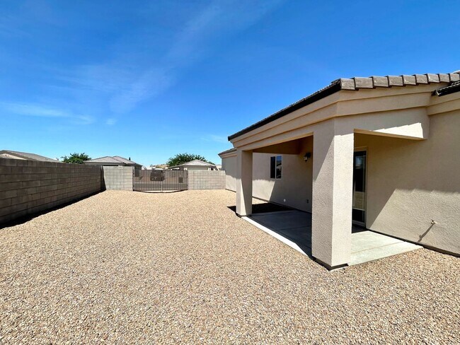 Building Photo - Great 3 Bedroom Home near Hualapai School!