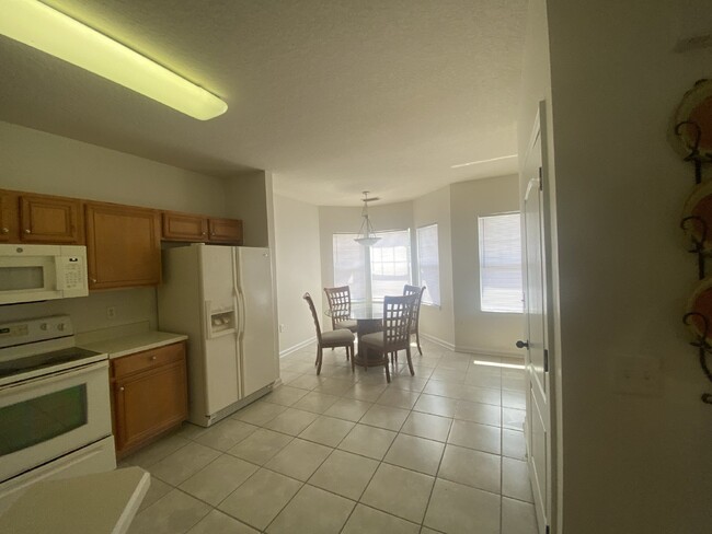 Building Photo - FOR RENT:  3 Bedroom 2 Bathroom Condo w/at...