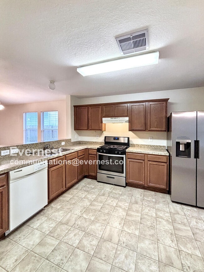 Building Photo - 122 Golden Oak Dr