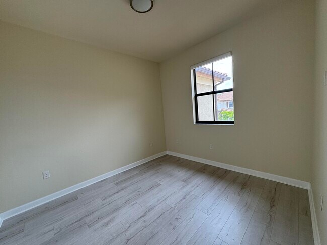 Building Photo - 3317 W 90th St