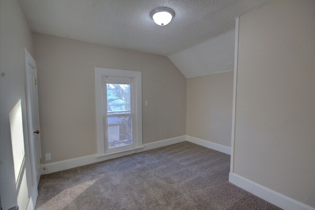 Building Photo - SL POS929