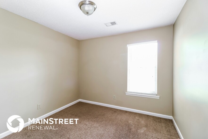 Building Photo - 7046 Foxhall Dr