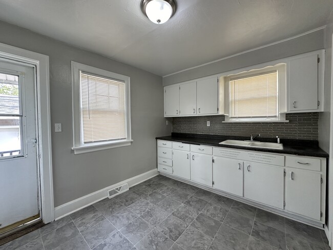 Building Photo - 2903 Knight Ave