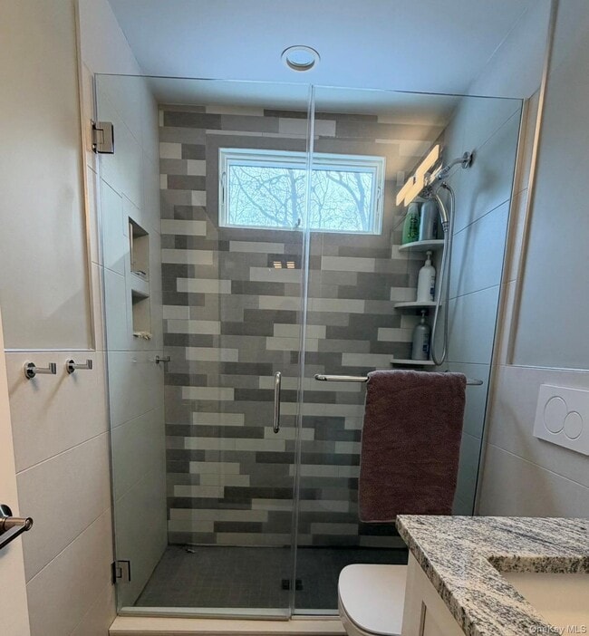 Building Photo - 10 Skyes Neck Ct