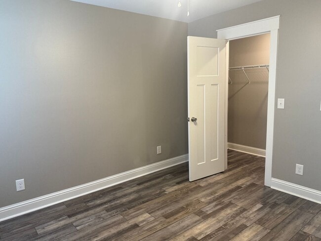 Building Photo - Beautiful 2 bed 1 bath Duplex