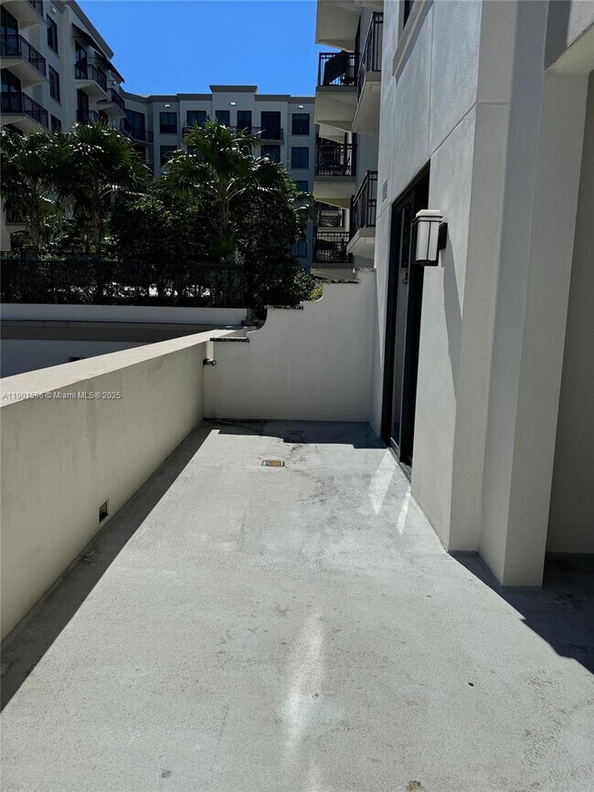 Building Photo - 301 Altara Ave