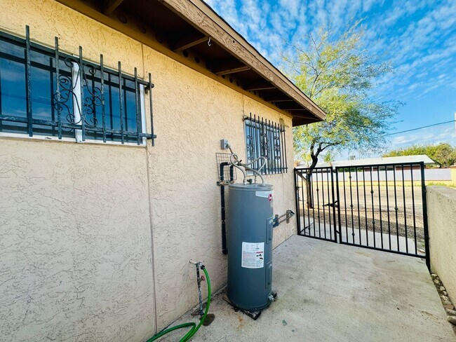 Building Photo - Alamo1185