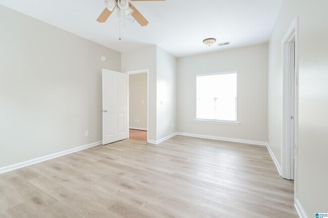 Building Photo - 1068 Fairbank Ln