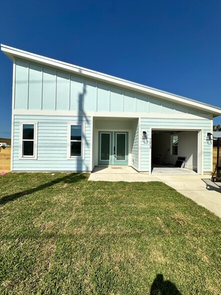 Primary Photo - 7213 A1A S