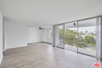 Building Photo - 305 San Vicente Blvd