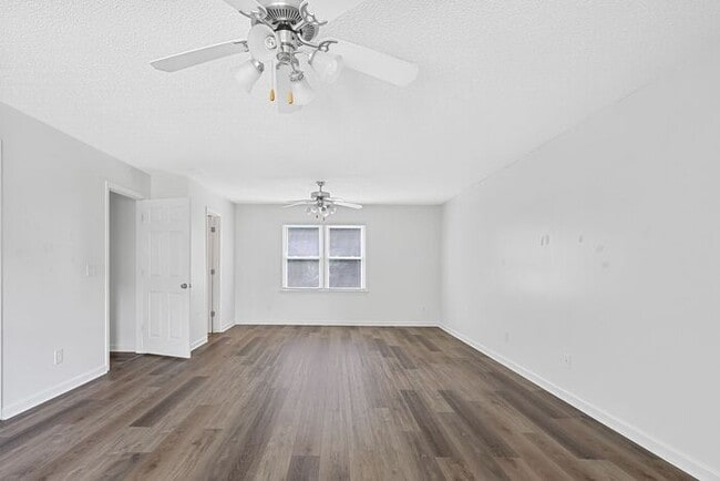 Building Photo - 110 Hayfield Way