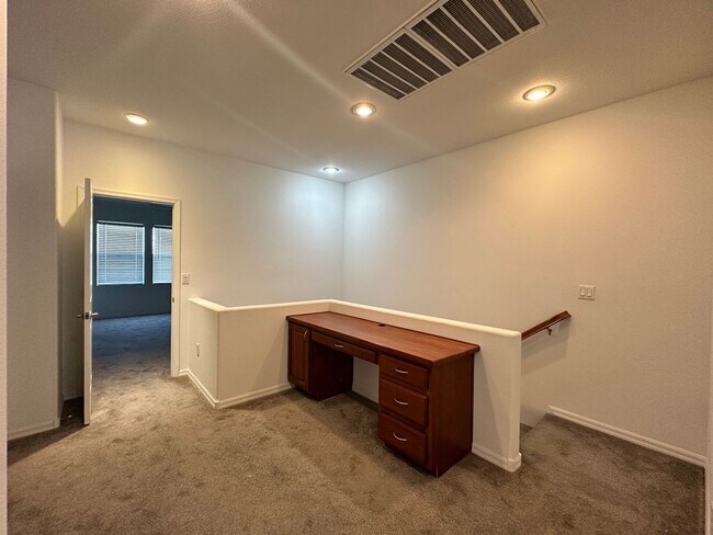 Building Photo - Summerlin Townhome