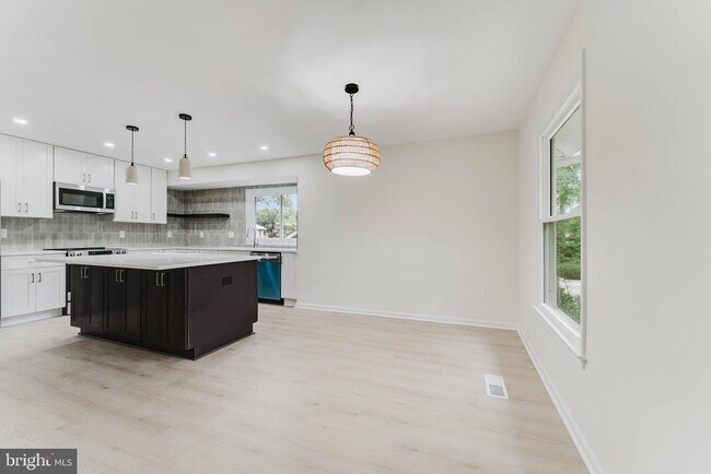 Building Photo - 7107 Sontag Way