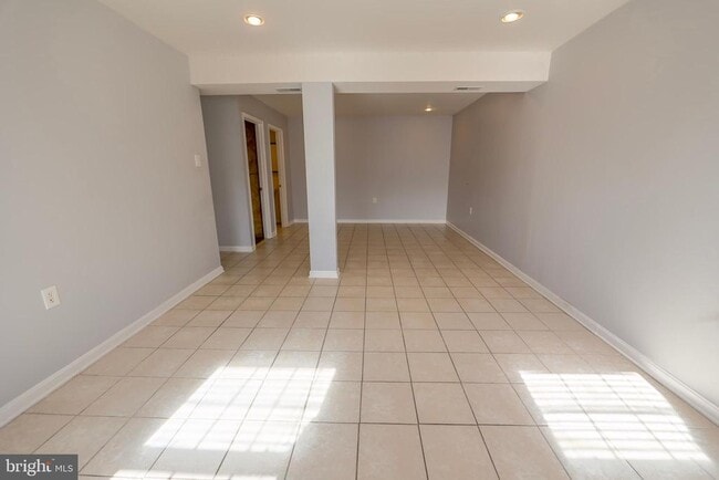 Building Photo - 18500 Bull Run Dr