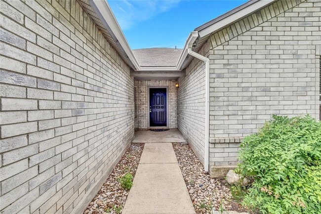 Building Photo - 908 Dogwood Trail