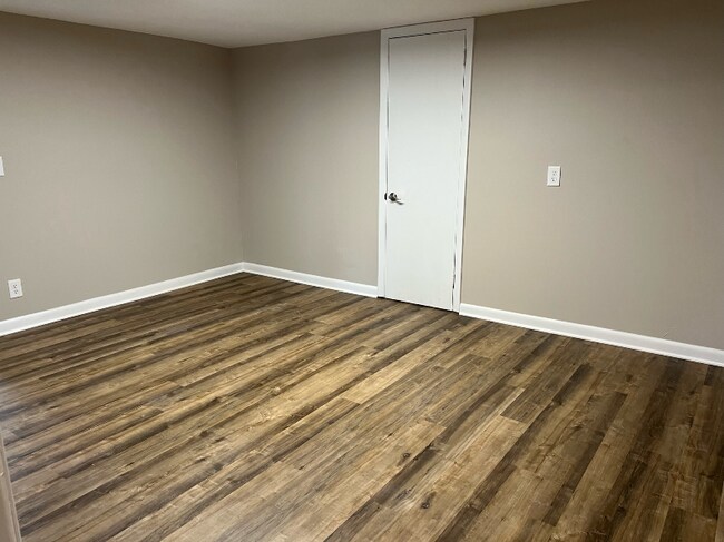 Building Photo - 209 Willow Ln