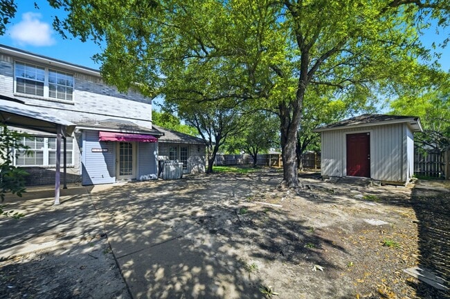Building Photo - 1901 Woodsman Dr