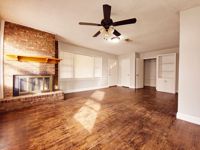 Building Photo - AUGUST PRE-LEASE - 3/2/2 In the Medical District