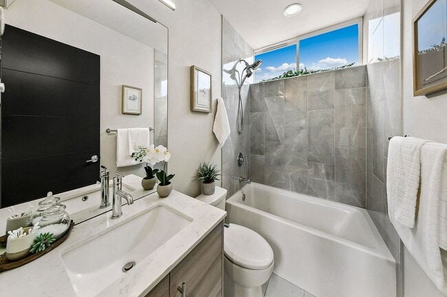 Building Photo - 3bd/1.75ba Seattle Townhouse