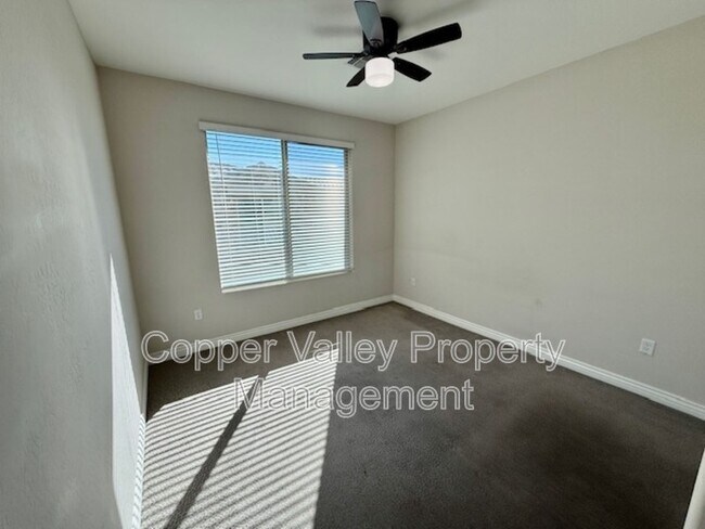 Building Photo - 2425 W Bronco Butte Trl