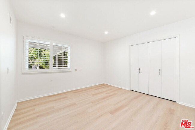 Building Photo - 8900 Alto Cedro Dr