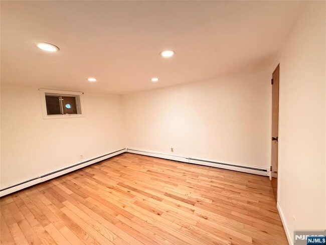 Building Photo - 12 Farview Terrace