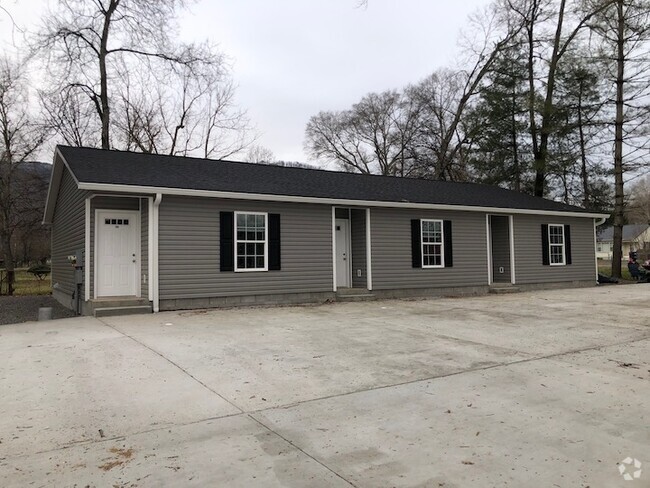 Building Photo - 107 Magnolia Ave