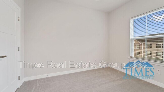 Building Photo - 416 Paperbark Sq