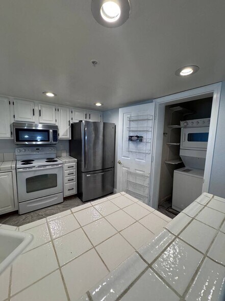 Building Photo - 216 Stone Pine Ln