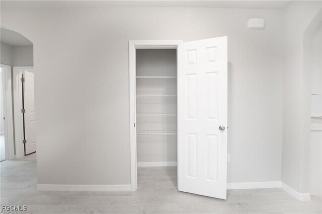 Building Photo - 1705 NW 31st Pl