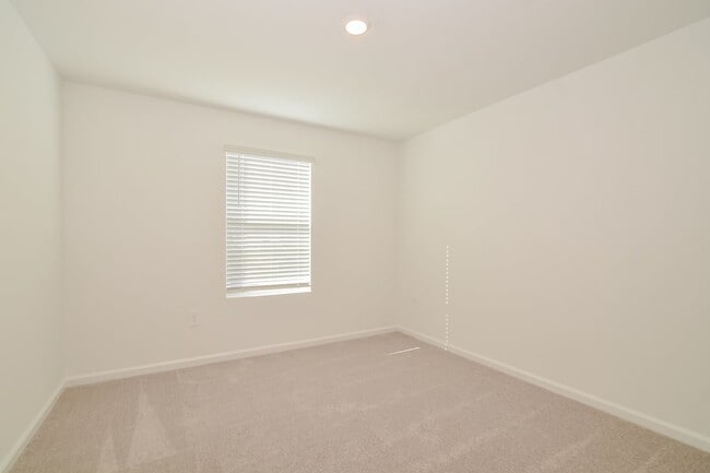 Building Photo - 1558 Jessica Blvd