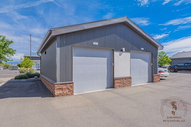 Building Photo - 859 Struthers Ave
