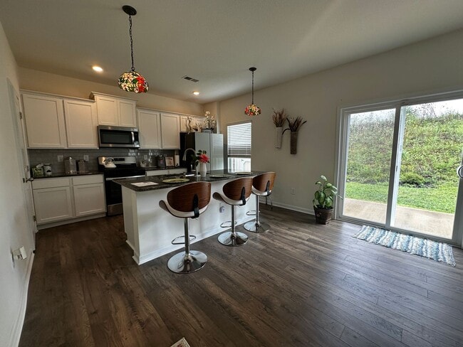 Building Photo - 3 bed/2.5 bath with garage - E Morristown, TN