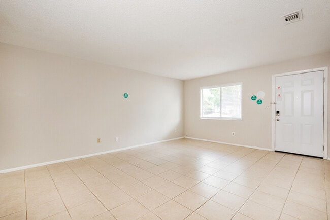 Building Photo - 213 Moonbeam Rd