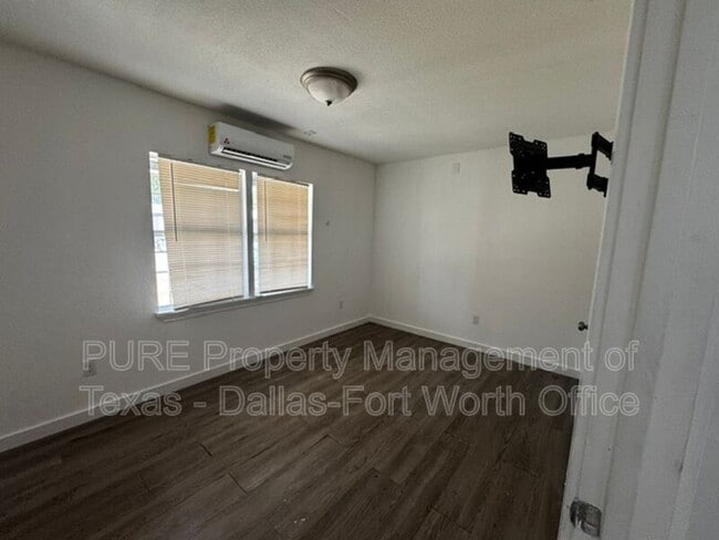 Building Photo - 2223 J B Jackson Jr Blvd