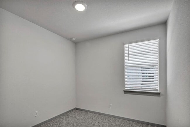 Building Photo - 108 Windsor Blvd