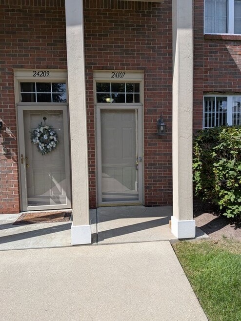 Building Photo - 24107 Chesapeake Cir