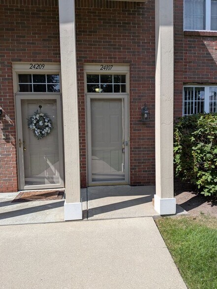 Primary Photo - 24107 Chesapeake Cir