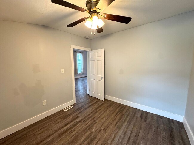 Building Photo - 1242 Cottage Ave
