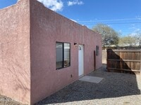 Building Photo - 1307 W St Clair St