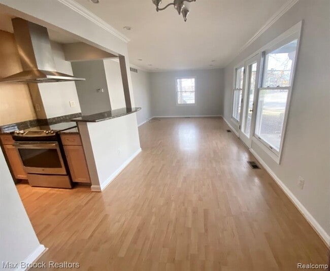 Building Photo - 885 N Old Woodward Ave