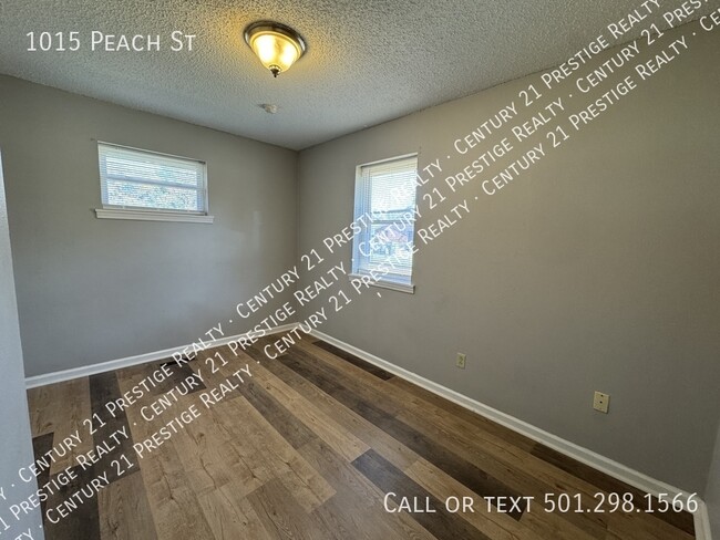 Building Photo - 1015 Peach St