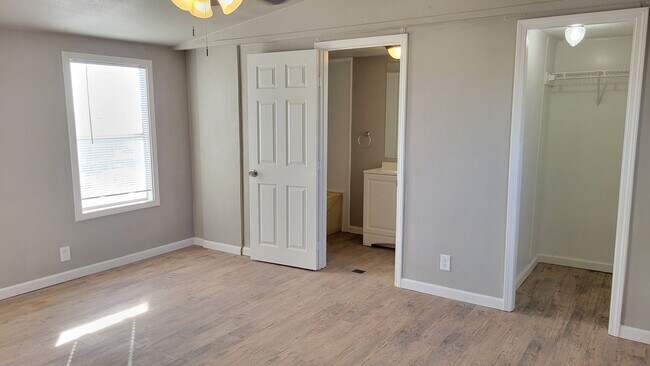 Building Photo - Totally Remodeled! 3/2