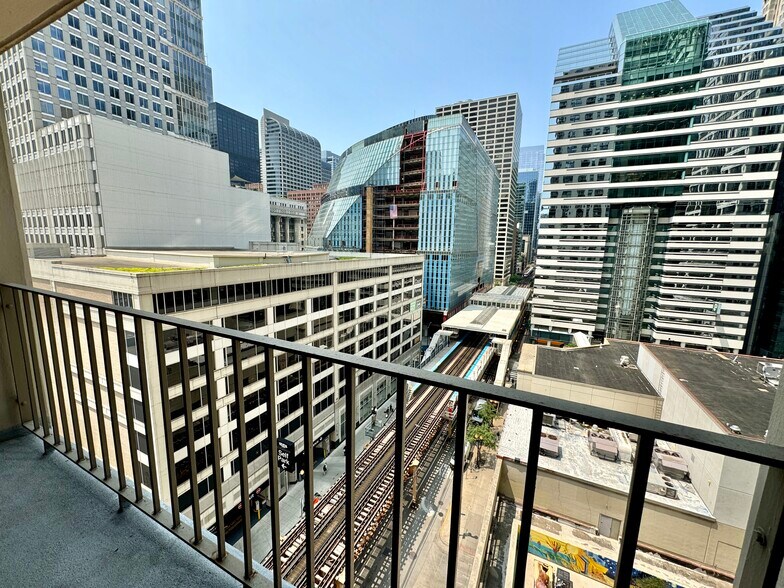 Building Photo - 200 N Dearborn St