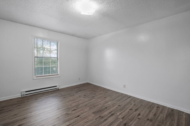 Building Photo - FIRST FULL MONTHS RENT FREE!! 2 Bedroom Duplex with Huge Back Yard!