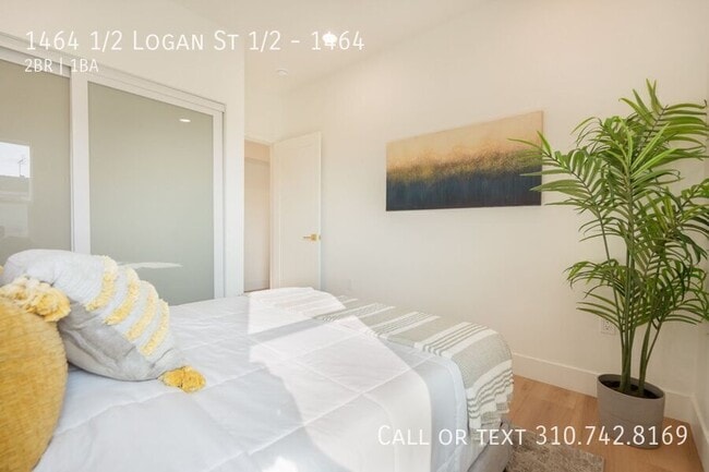 Building Photo - 1464 1/2 Logan St 1/2-1464