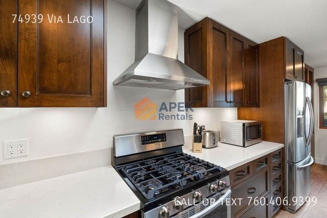 Building Photo - 74939 Vía Lago