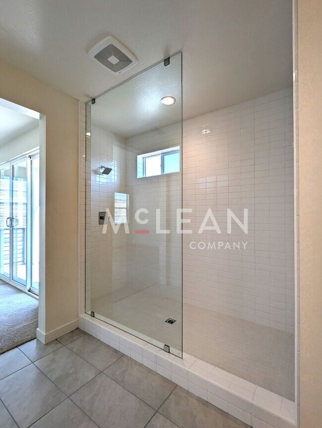 Building Photo - Beautiful Two-Story Four Bedroom Home at t...